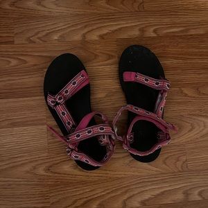 Size 8 pink tevas